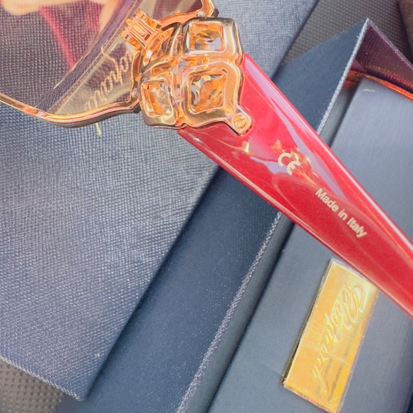 Sunglasses - Picture 2 of 11